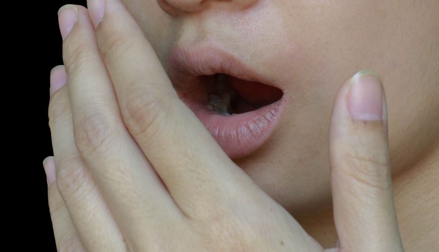 Ağız qoxusundan qurtulmağın 4 təbii ÜSULU Ağız qoxusundan qurtulmağın 4 təbii ÜSULU