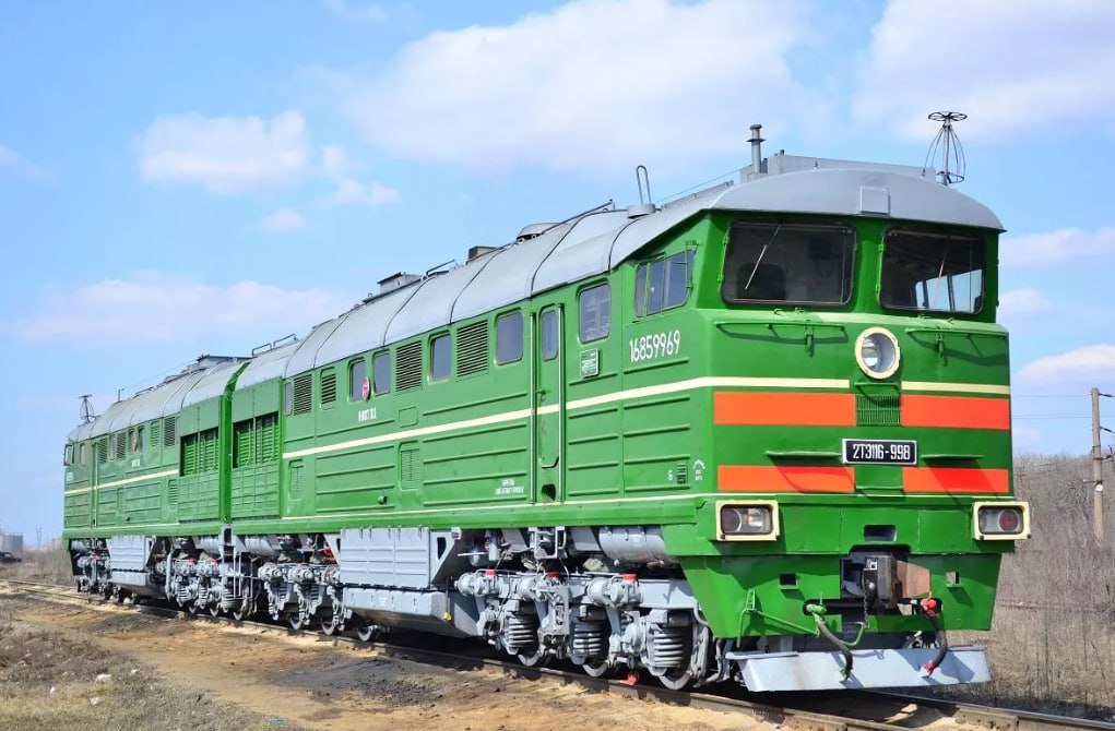 Bakıda teplovoz avtomobili vurdu Bakıda teplovoz avtomobili vurdu