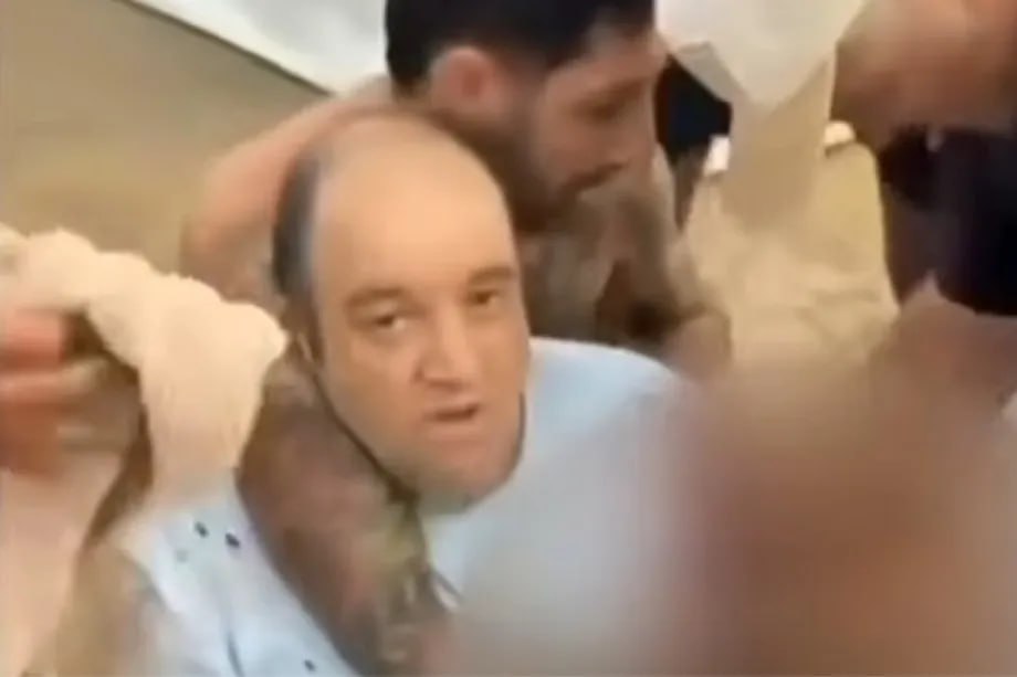 ABŞ milyarderi Sidneydə terrorçunu zərərsizləşdirən müsəlmana 100 min dollar ianə etdi ABŞ milyarderi Sidneydə terrorçunu zərərsizləşdirən müsəlmana 100 min dollar ianə etdi