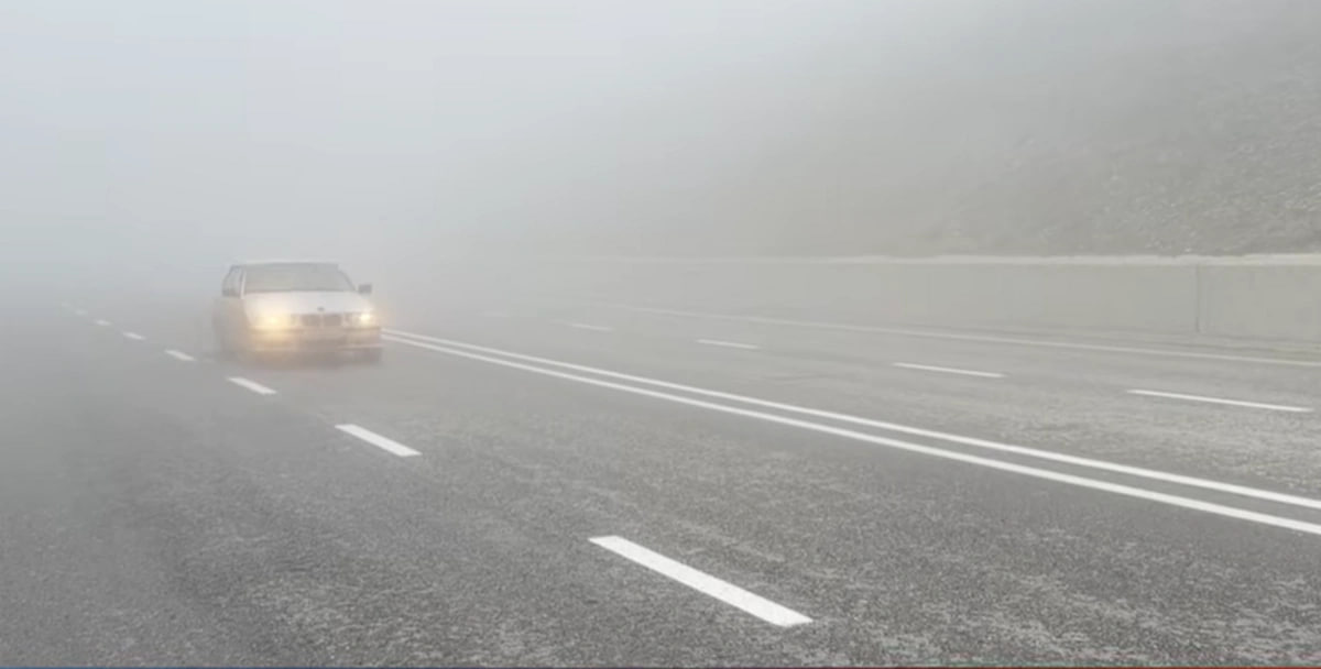 Qatı duman Muğanlı-İsmayıllı yolunda sürücülərə çətinlik yaratdı - VİDEO Qatı duman Muğanlı-İsmayıllı yolunda sürücülərə çətinlik yaratdı - VİDEO