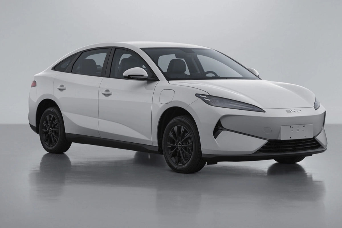 Çin maşınını təmir edən dəmirçi dəhşətə gəldi: “Bir barmaqla əyilir” - VİDEO Çin maşınını təmir edən dəmirçi dəhşətə gəldi: “Bir barmaqla əyilir” - VİDEO