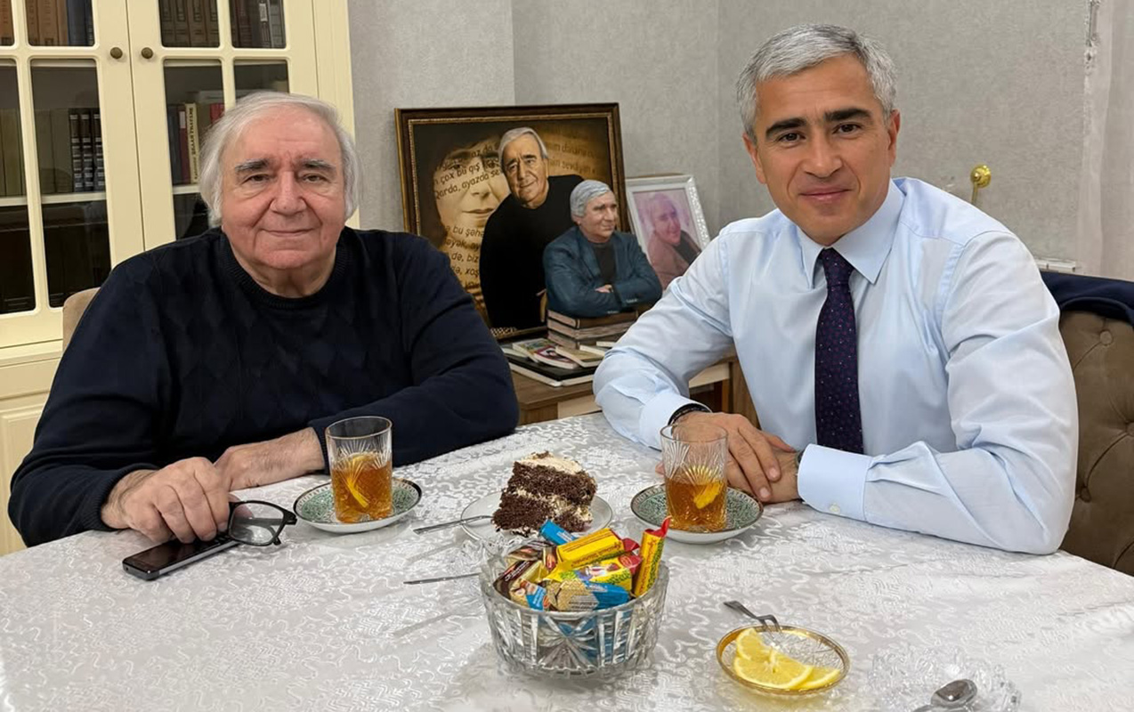 Anar Ələkbərov xalq şairi Ramiz Rövşəni evində ziyarət etdi - FOTO Anar Ələkbərov xalq şairi Ramiz Rövşəni evində ziyarət etdi - FOTO