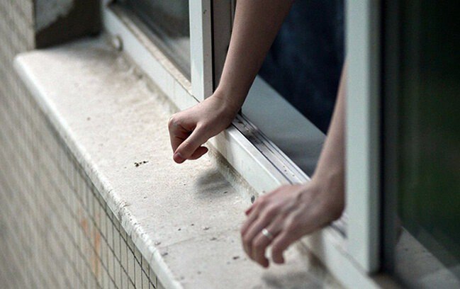 Bakıda FACİƏ: Kişi 10-cu mərtəbədən yıxılıb öldü Bakıda FACİƏ: Kişi 10-cu mərtəbədən yıxılıb öldü