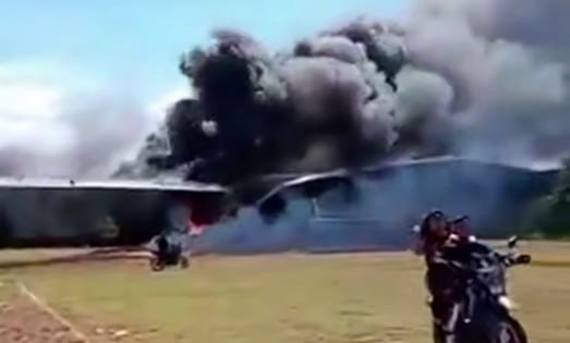 Daha bir təyyarə qəzası - Ölənlər var - VİDEO Daha bir təyyarə qəzası - Ölənlər var - VİDEO