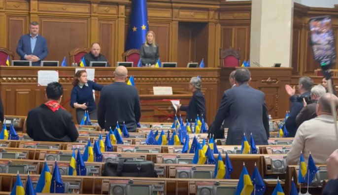 Ukrayna Ali Radasında deputatlar arasında dava – ANBAAN VİDEO Ukrayna Ali Radasında deputatlar arasında dava – ANBAAN VİDEO