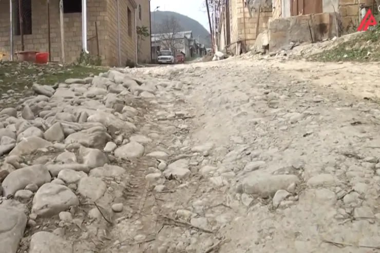 Şamaxının mərkəzində keçilməz yollar -VİDEO