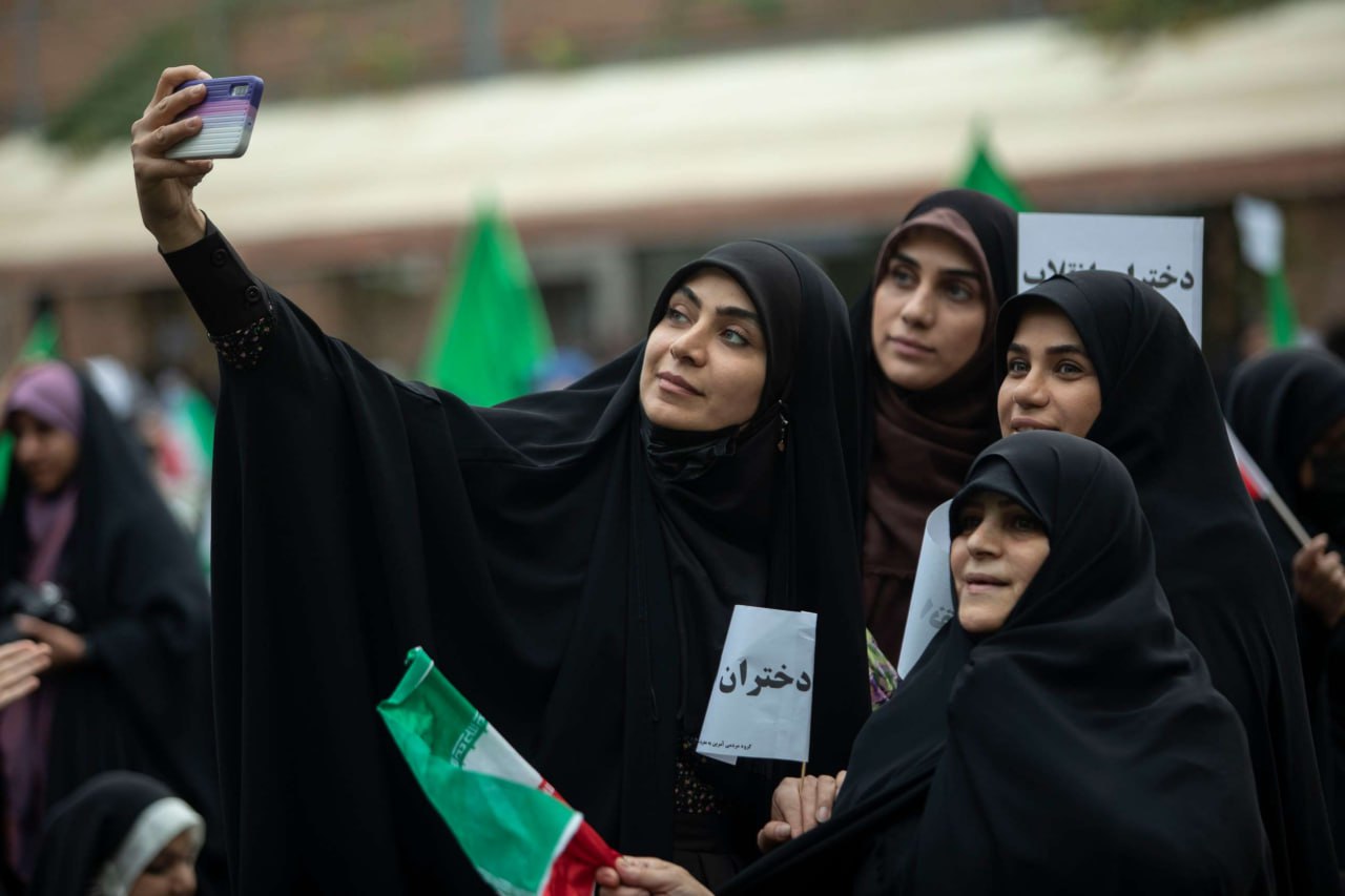 İran köhnə inancına GERİ QAYIDIR &ndash; Hicab varsa, içki içmək də olar...