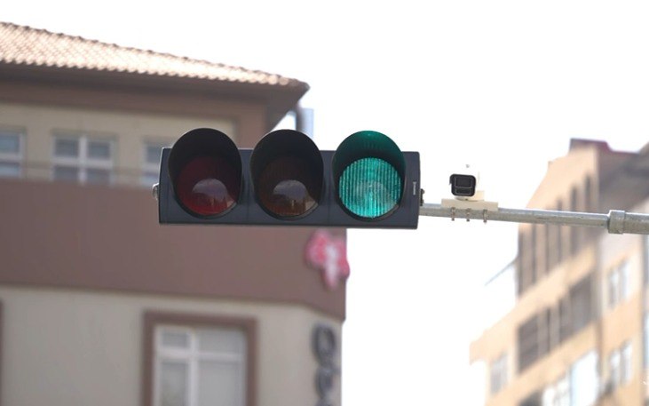 Bakıda ilk dəfə "ağıllı svetoforlar" quraşdırıldı – VİDEO Bakıda ilk dəfə "ağıllı svetoforlar" quraşdırıldı – VİDEO