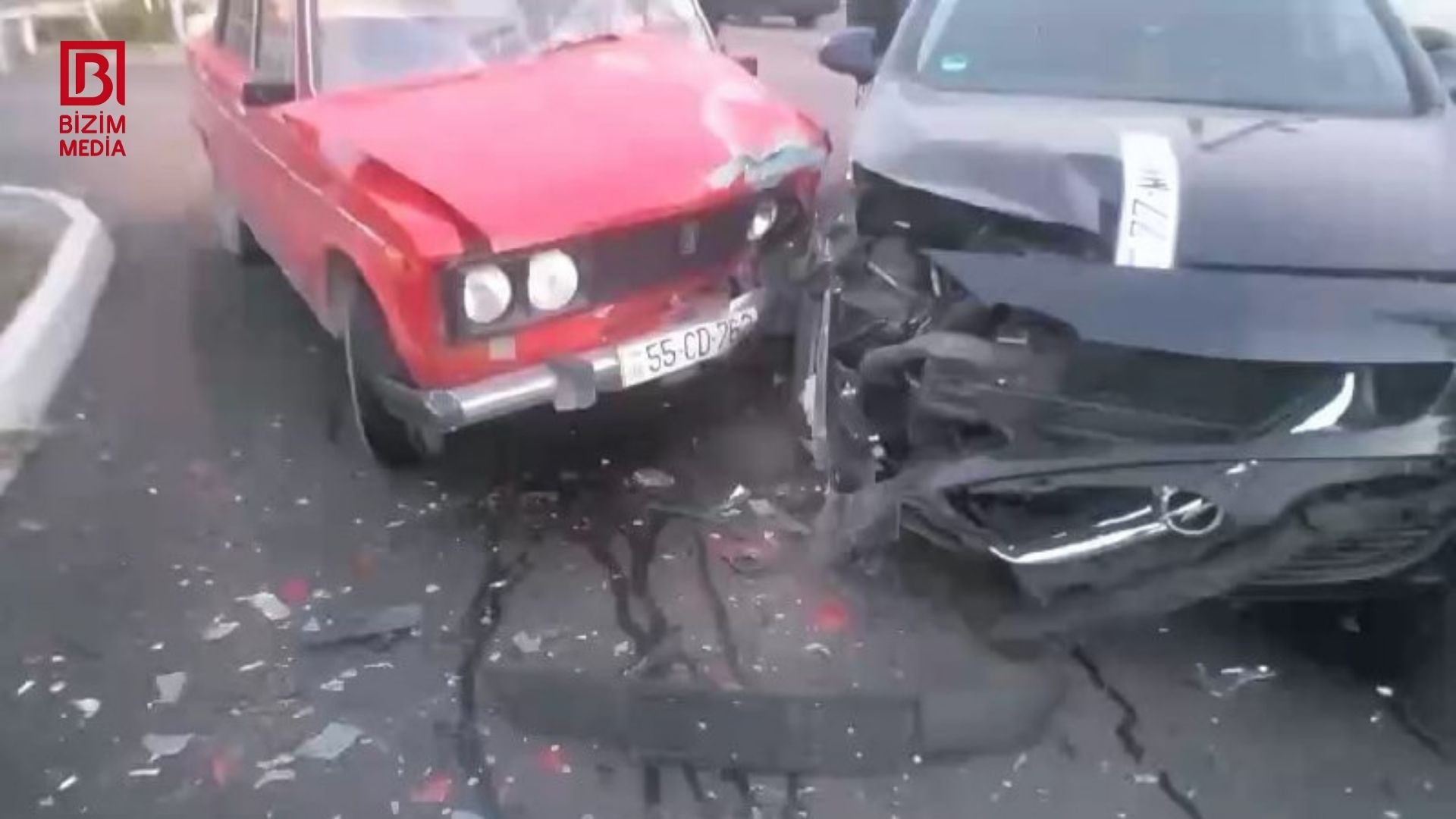 Şəkidə 2 avtomobil toqquşdu - FOTO Şəkidə 2 avtomobil toqquşdu - FOTO