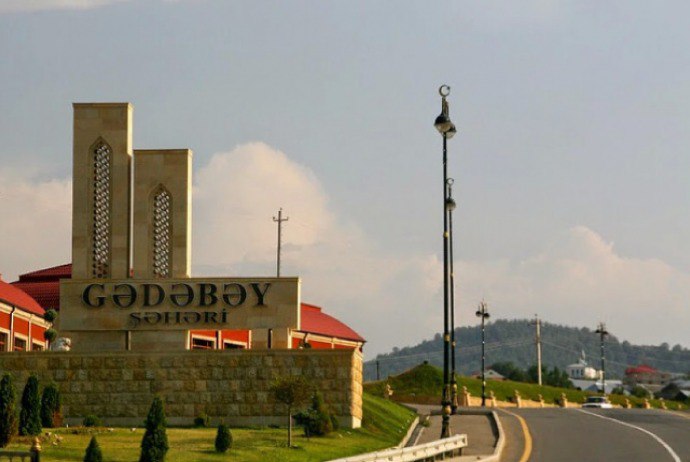 Gədəbəydə 65 yaşlı kişi qayadan yıxılaraq həyatını itirdi Gədəbəydə 65 yaşlı kişi qayadan yıxılaraq həyatını itirdi