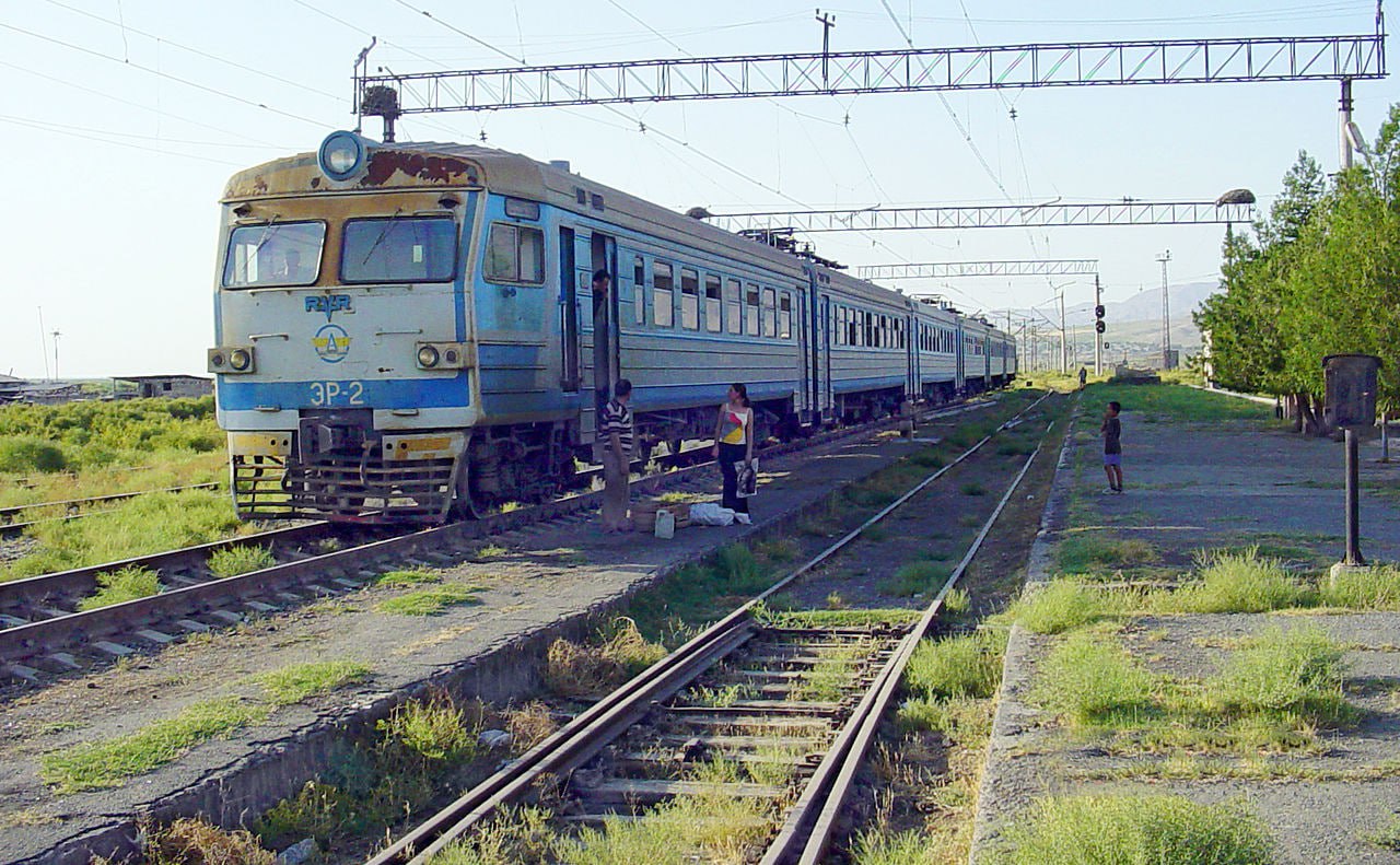 Paşinyan Rusiyadan iki dəmir yolunun bərpasını xahiş etdi Paşinyan Rusiyadan iki dəmir yolunun bərpasını xahiş etdi
