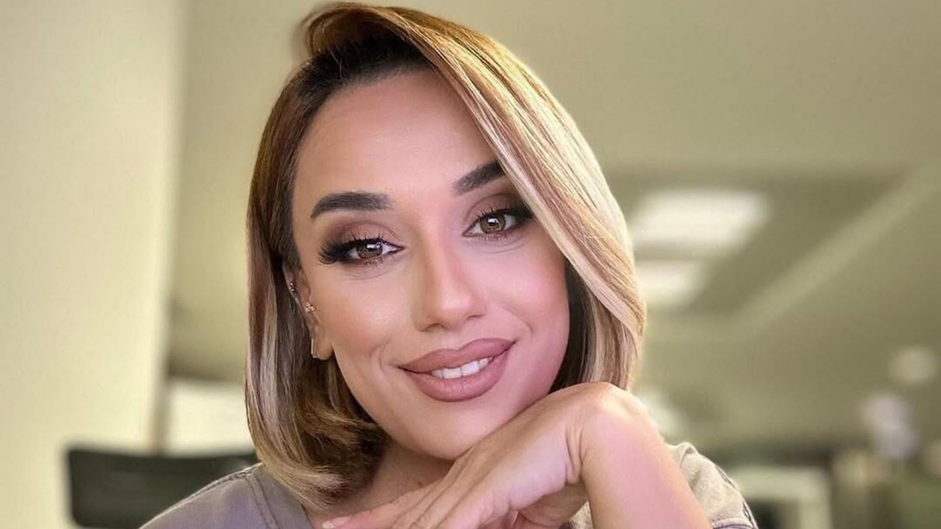 "Xəzər TV-nin aparıcısı qızı ilə ölümlə üz-üzə qalıbmış...- FOTO/VİDEO "Xəzər TV-nin aparıcısı qızı ilə ölümlə üz-üzə qalıbmış...- FOTO/VİDEO