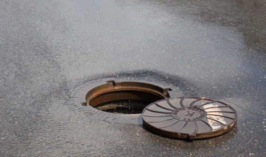 Beyləqanda 2 yaşlı uşaq kanalizasiya quyusuna düşərək həyatını itirdi