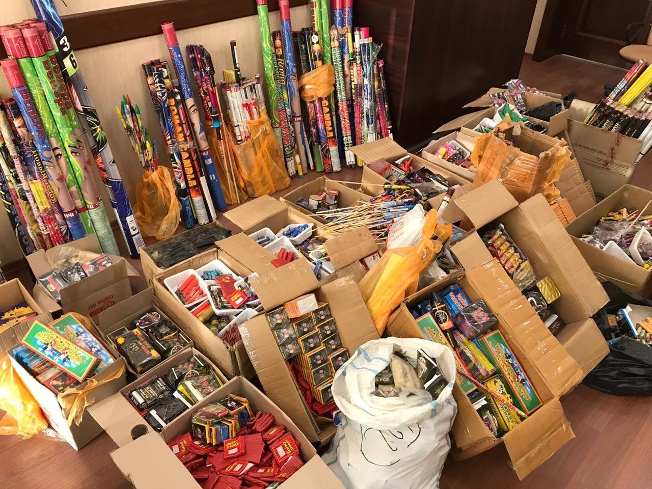 Pirotexniki vasitələr satan 14 nəfər TUTULDU Pirotexniki vasitələr satan 14 nəfər TUTULDU