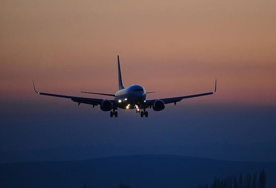 Moskvadan Antalyaya uçan təyyarə təcili eniş etdi Moskvadan Antalyaya uçan təyyarə təcili eniş etdi