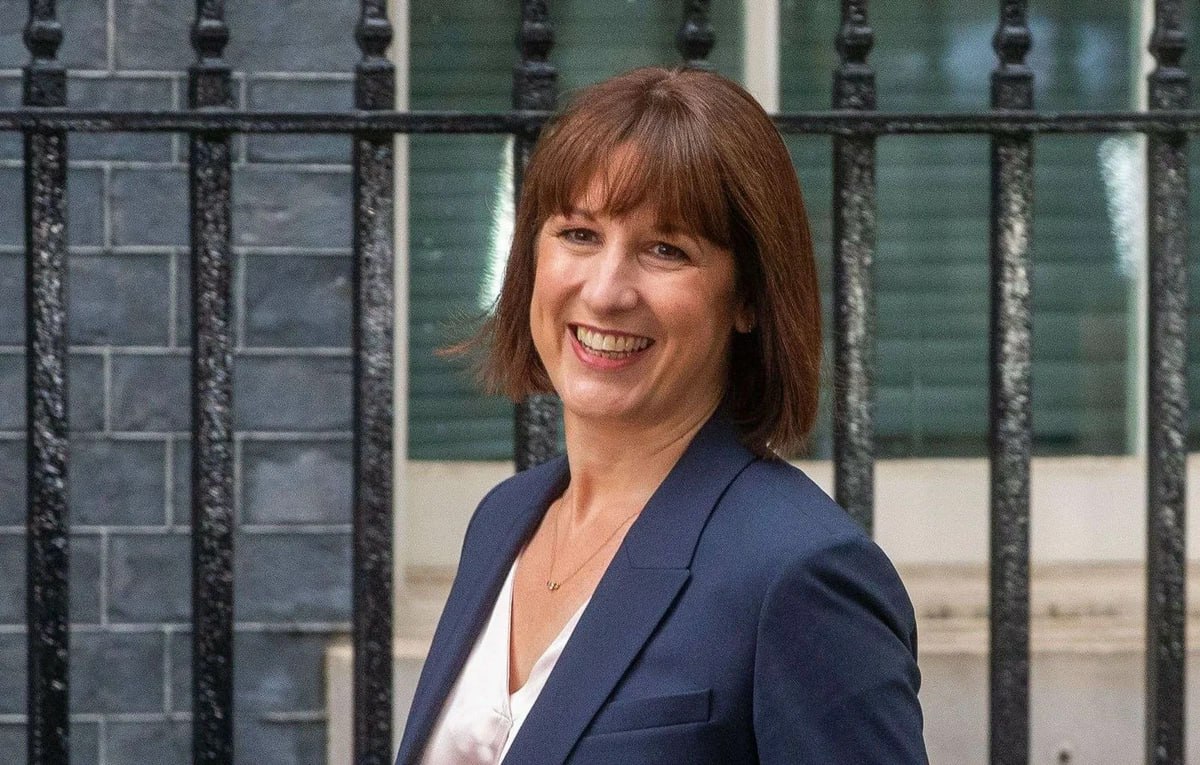 Britaniyalı nazirin pivəxanaya girişi qadağan edildi Britaniyalı nazirin pivəxanaya girişi qadağan edildi