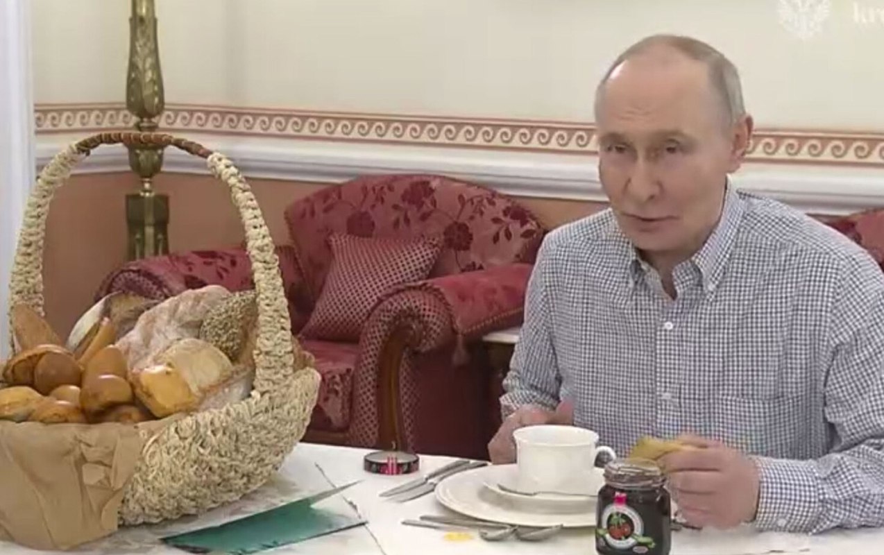 Çörəkxananın sahibi Putinə &ldquo;pirojki&rdquo; göndərdi - VİDEO