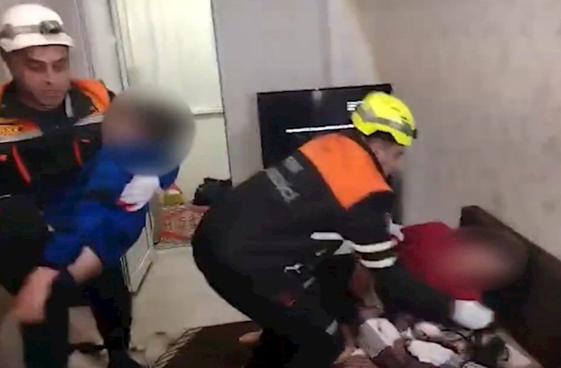 Xırdalanda bir evdə 3 nəfər huşsuz halda tapıldı &mdash; VİDEO