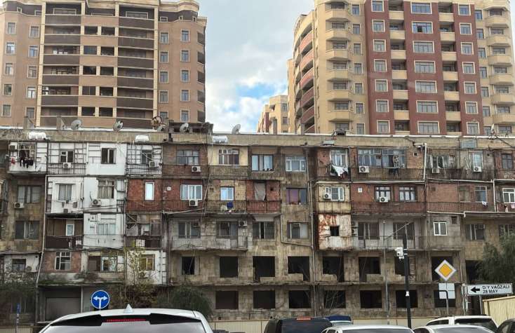 Mərkəzdəki bu bina niyə sökülmür? - RƏSMİ CAVAB