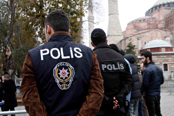 İstanbulda böyük əməliyyat: 22 məmur saxlanıldı - VİDEO