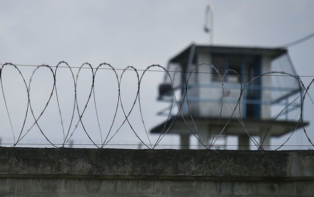 Liseyin sabiq direktoru həbsdə vəfat etdi