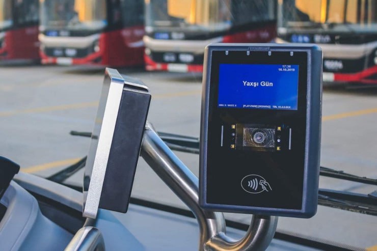 Bütün &ldquo;BakuBus&rdquo;larda bank kartları ilə ödəniş AKTİVLƏŞDİRİLDİ &ndash; RƏSMİ