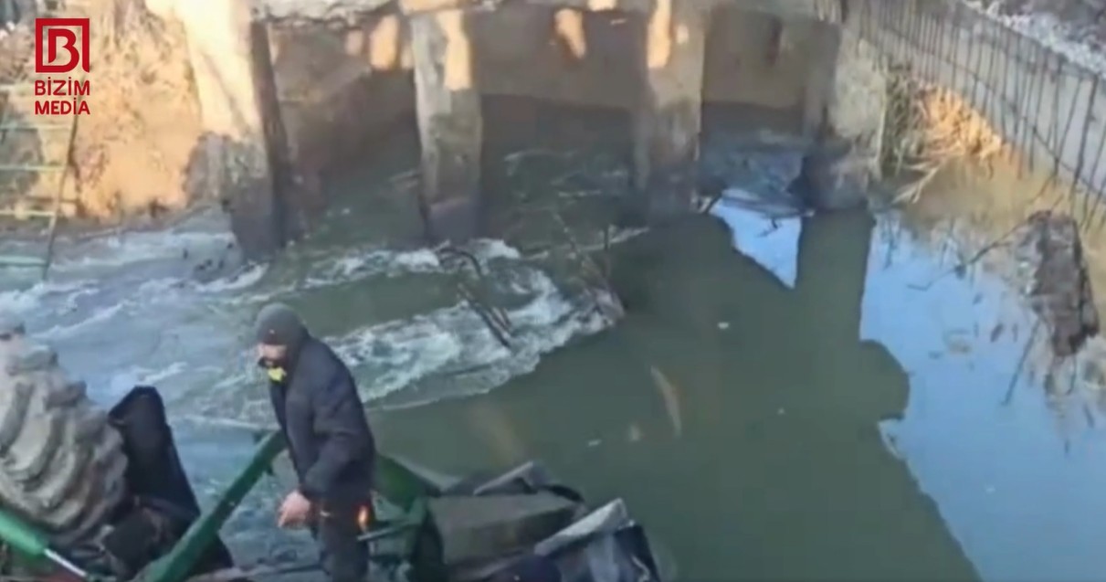 Sabirabadda kombayn kanala aşdı - Sürücü həyatını itirdi - VİDEO