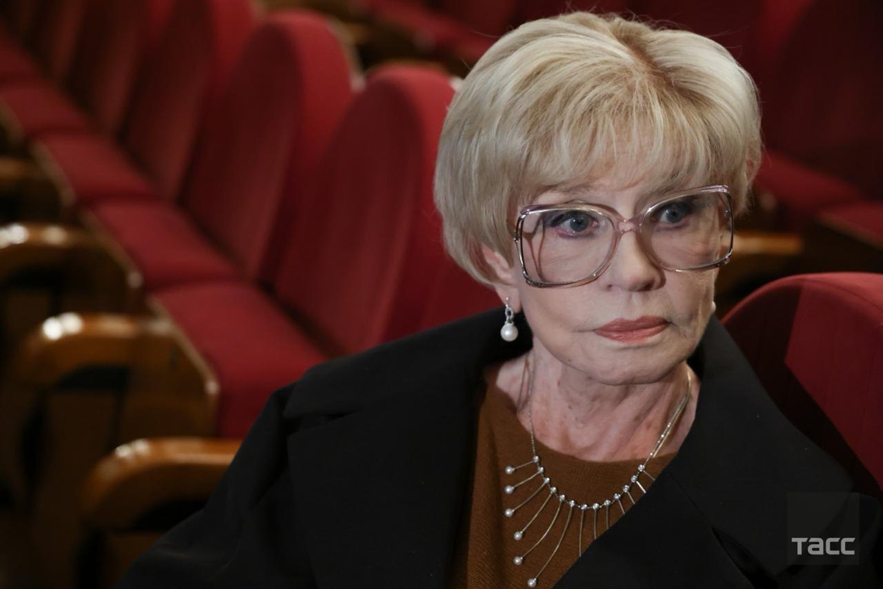 "Moskva göz yaşlarına inanmır" filminin baş qəhrəmanı vəfat etdi – FOTO "Moskva göz yaşlarına inanmır" filminin baş qəhrəmanı vəfat etdi – FOTO