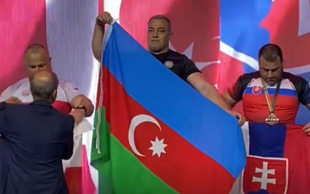 Prezident Fred Asifin oğlunu təltif etdi &ndash; FOTO