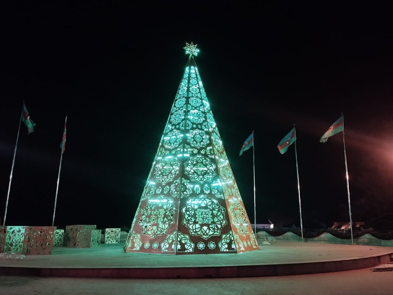 Gəncə Yeni ili qarşılamağa hazırlaşır – VİDEO Gəncə Yeni ili qarşılamağa hazırlaşır – VİDEO