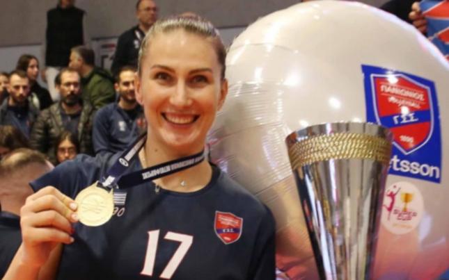 Voleybolçumuz Yunanıstan kuperkubokunun QALİBİ OLDU Voleybolçumuz Yunanıstan kuperkubokunun QALİBİ OLDU