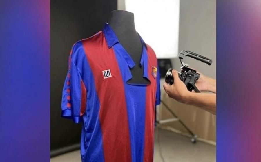 Maradonanın cırılmış forması rekord məbləğə satıldı - FOTO