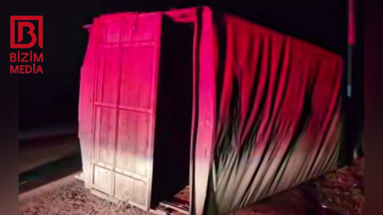 Bərdədə AĞIR QƏZA – Mal-qara daşıyan yük maşını aşdı – FOTO Bərdədə AĞIR QƏZA – Mal-qara daşıyan yük maşını aşdı – FOTO