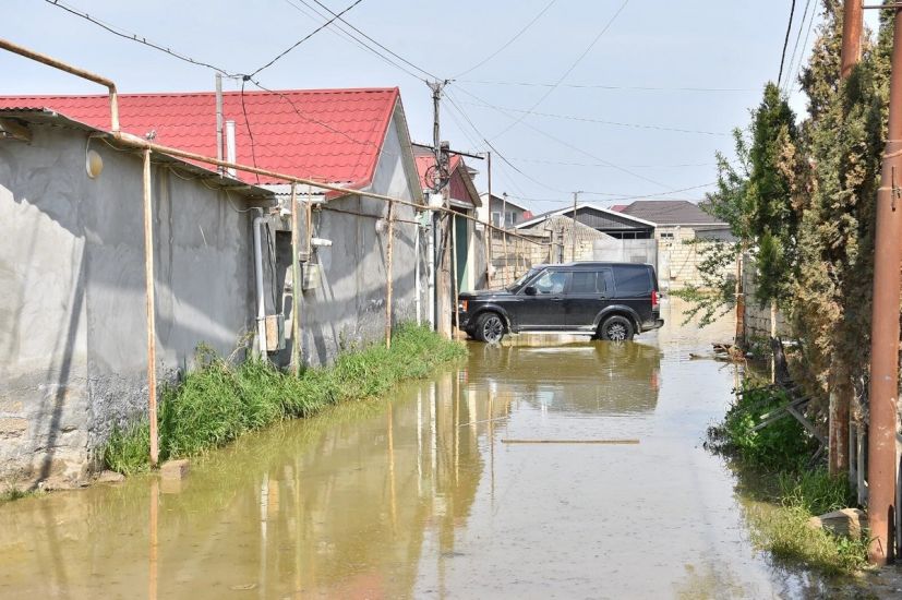 Binə qəsəbəsində qrunt suları və kanalizasiya problemi nə vaxt həll olunacaq? - VİDEO