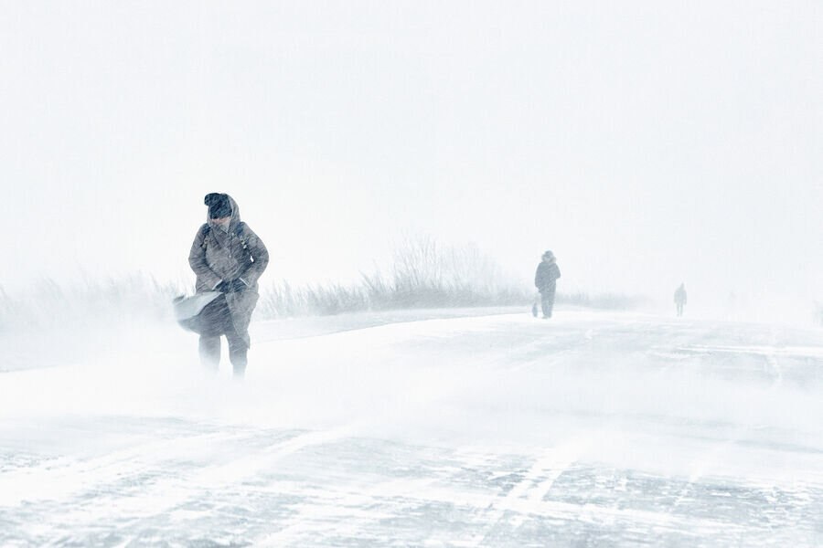 Bu ölkədə fırtına - 160 mindən çox ev elektriksiz qaldı