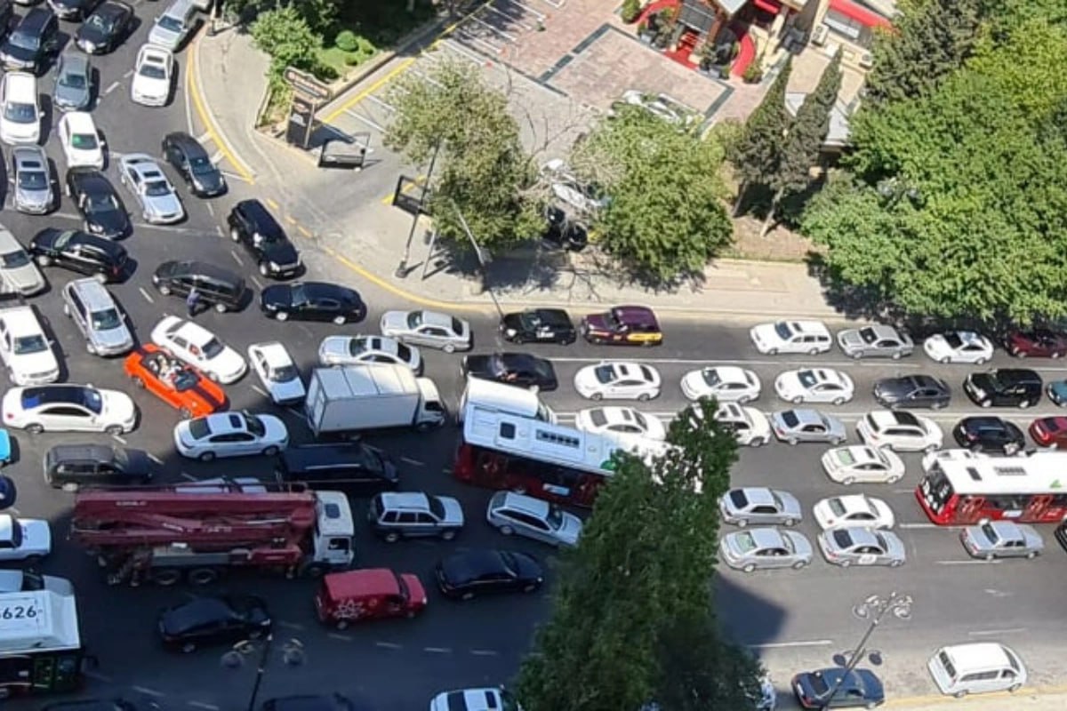 Bakının bu küçəsində tıxac aradan qaldırılacaq? - VİDEO