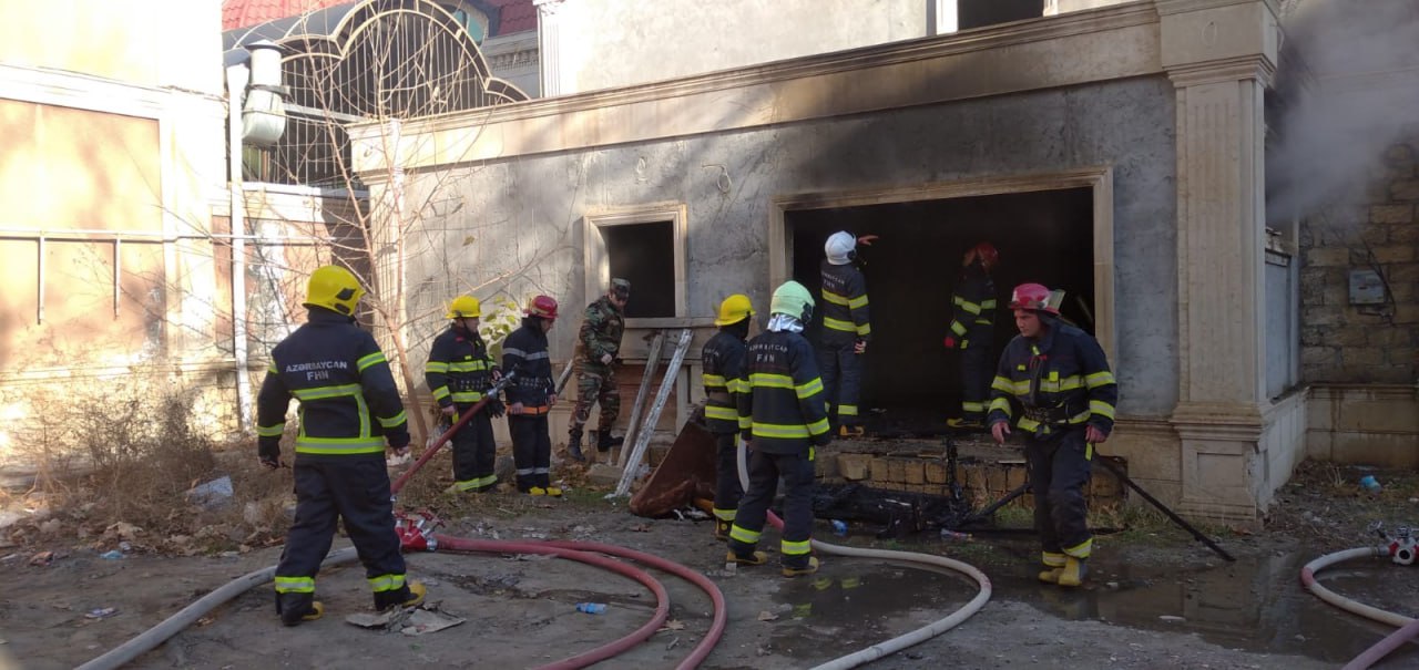 Gəncədə yeni tikilən obyekt yandı &ndash; FOTO