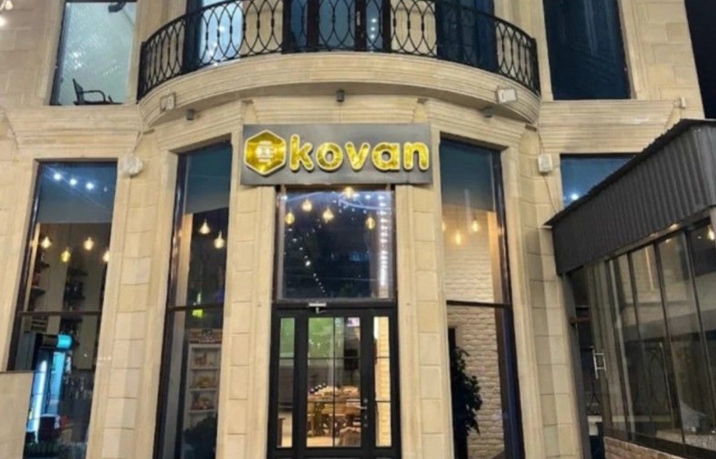 Bakıda məşhur iaşə obyektində YOXLAMA: Qanunsuz fəaliyyət göstərdiyi müəyyən edilib - FOTO