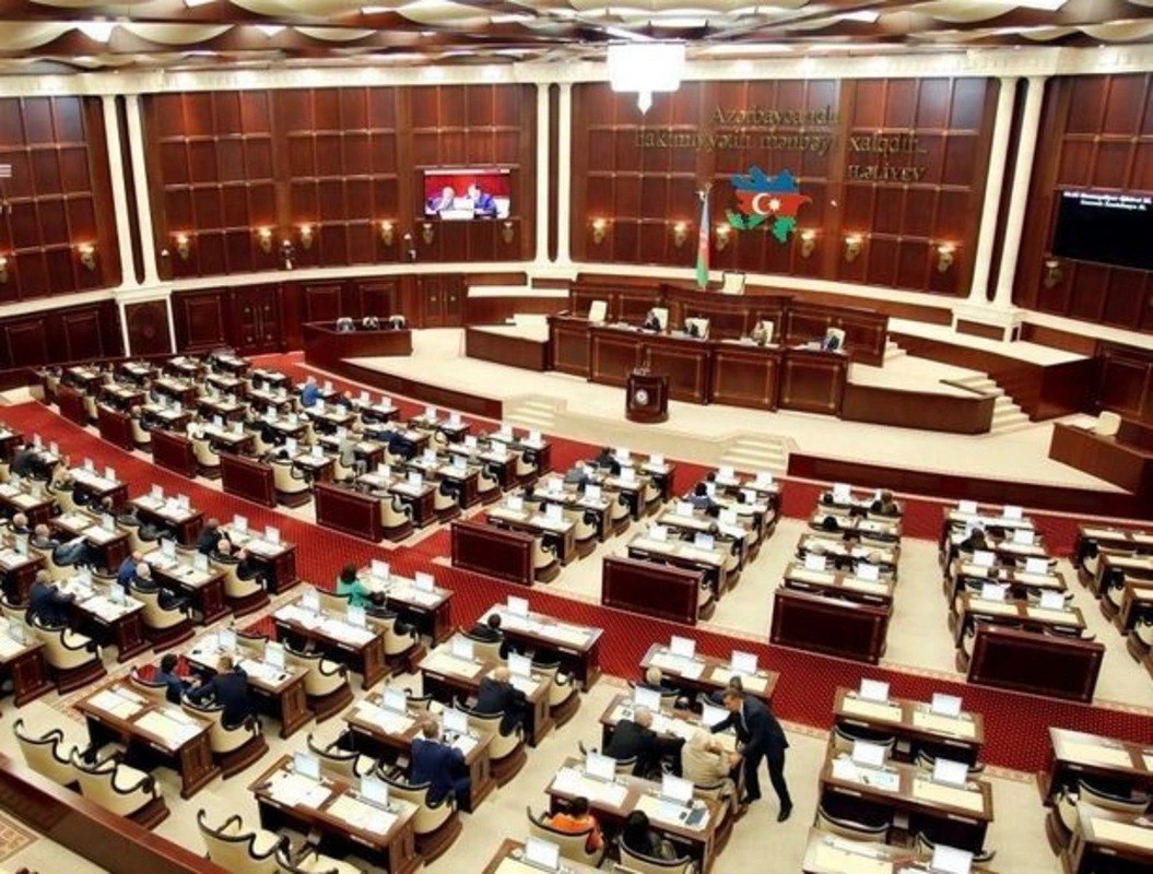 Deputatlar bu gün məzuniyyətə çıxır