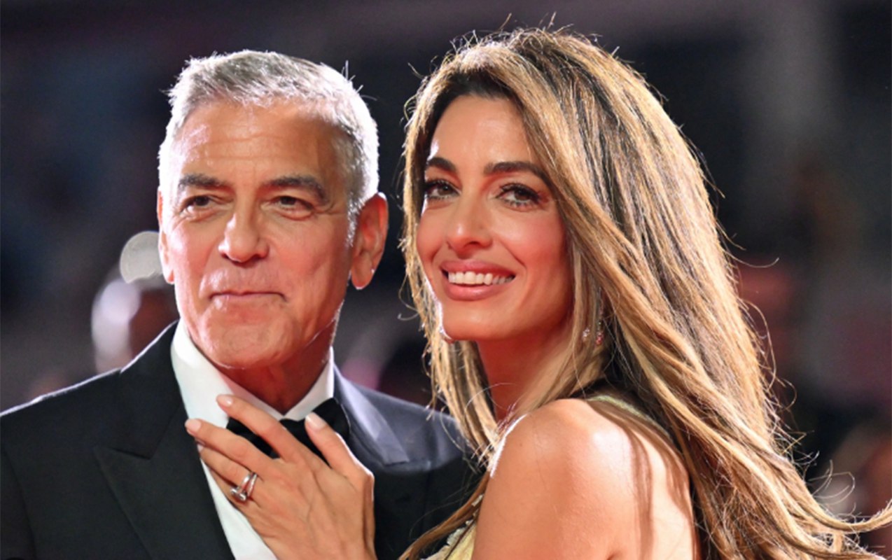 Ailəsi ilə birgə bu ölkənin vətəndaşı oldu &ndash; FOTO