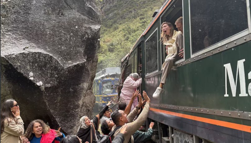 Peruda dəhşətli qatar QƏZASI &ndash; Ölən və yaralananlar var &ndash; VİDEO