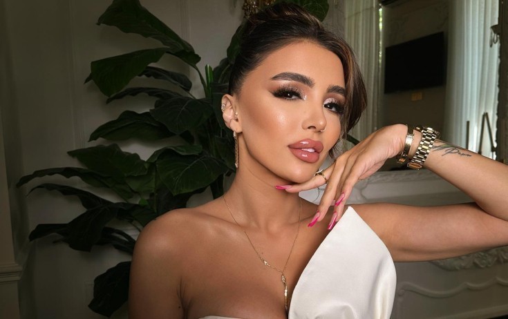 Küçədə qarşısına çıxan kuryerə hədiyyə verdi - VİDEO