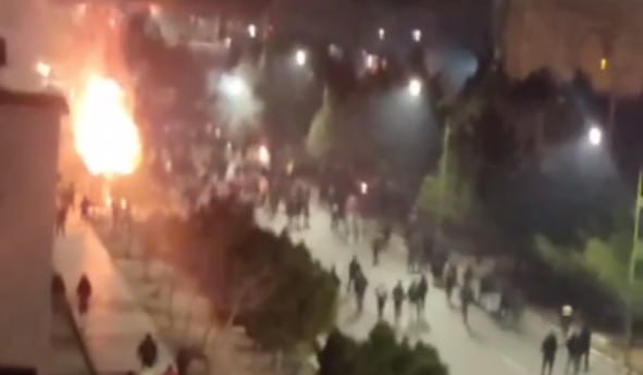 İranda GƏRGİNLİK ARTIR - Etirazçılar SEPAH-a məxsus texnikaları yandırdılar &ndash; VİDEO