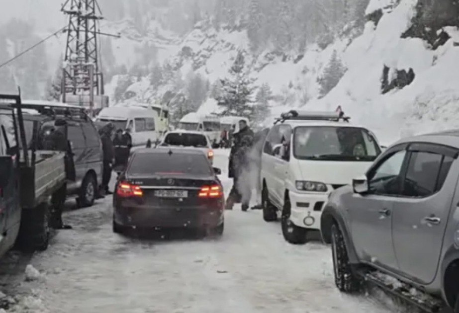 Gürcüstanda qar uçqunu səbəbindən tuneldə qalanlar təxliyə edildilər