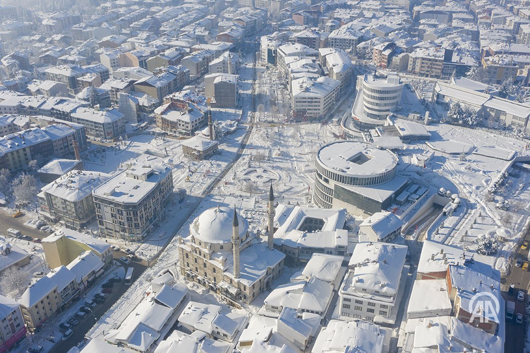 Bolu şəhərinə ilin ən güclü qarı YAĞDI &ndash; Hərəkət ÇƏTİNLƏŞDİ &ndash; VİDEO