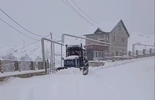 Quba-Xınalıq yolu qardan belə TƏMİZLƏNİR &ndash; VİDEO