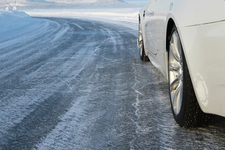 Bu yollar buz bağlayıb: Ehtiyatlı olun! Bu yollar buz bağlayıb: Ehtiyatlı olun!
