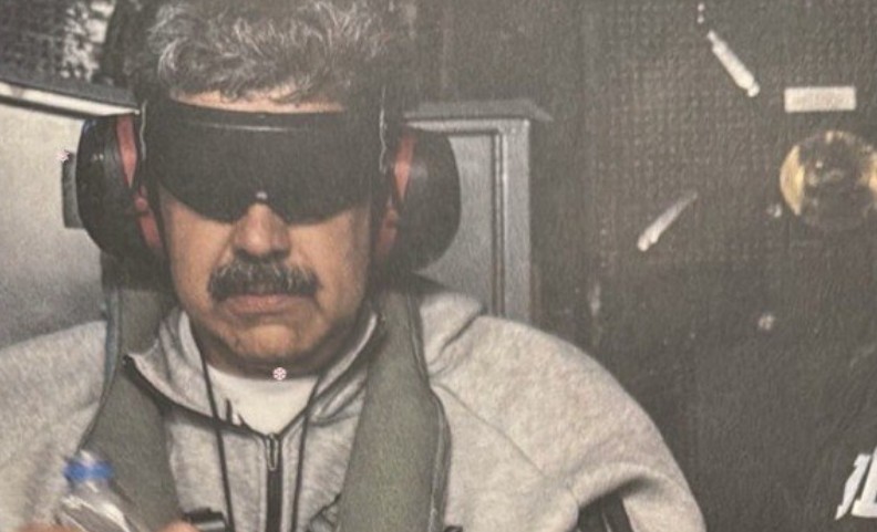 Tramp Maduronun əli və gözləri bağlı FOTOSUNU yaydı