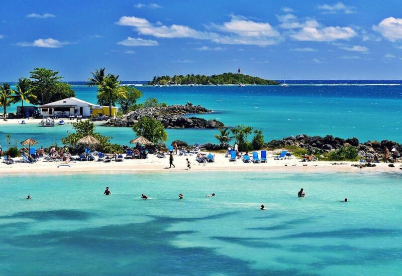 Minlərlə turist Karib adalarından çıxa bilmir