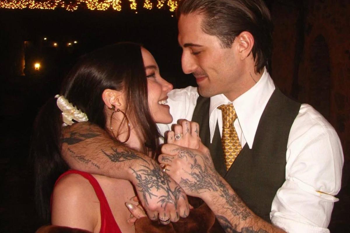 Musiqiçi aktrisa ilə nişanlandığını təsdiqlədi - FOTO Musiqiçi aktrisa ilə nişanlandığını təsdiqlədi - FOTO